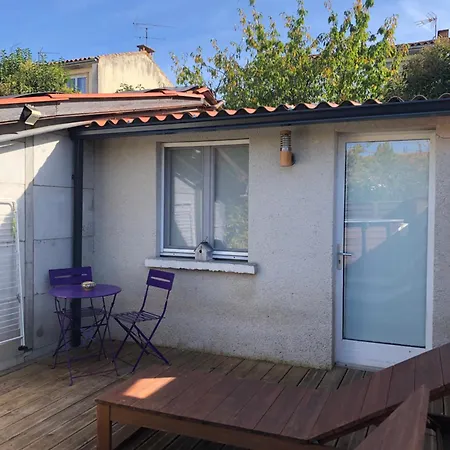 Escale Au Fond Du Jardin 阿让